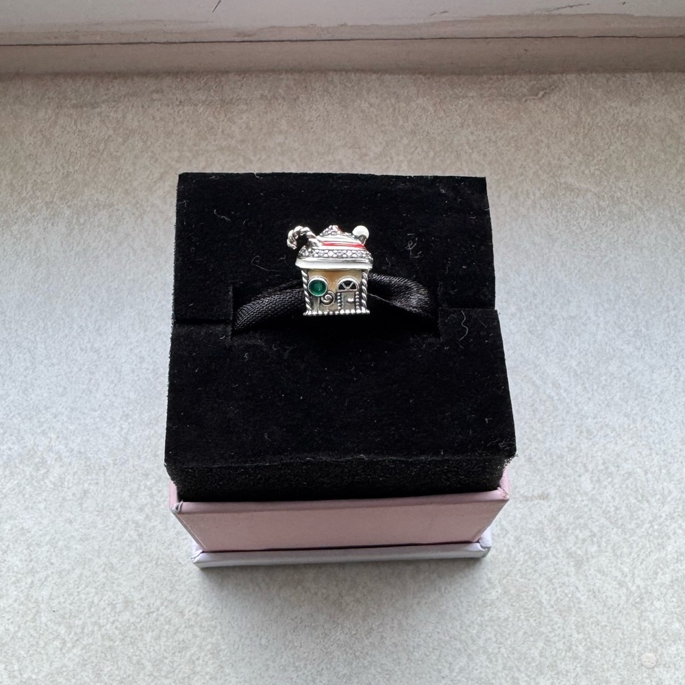 Pandora Gingerbread House Charm